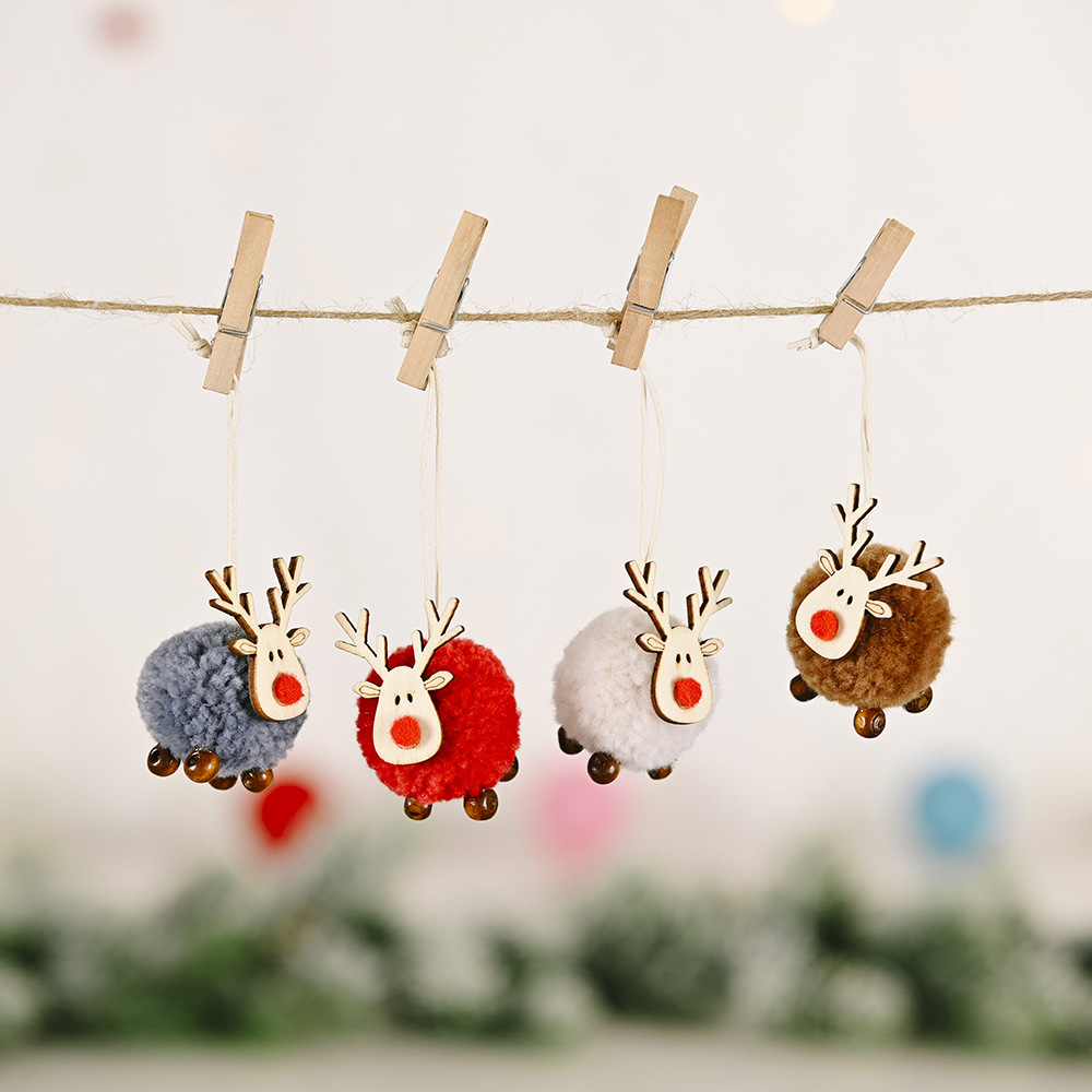 Christmas Felt Elk Hanging Ornaments Christmas Tree Wooden Reindeer Hanging Pendants Decorations for Xmas Party Tree Home Decor